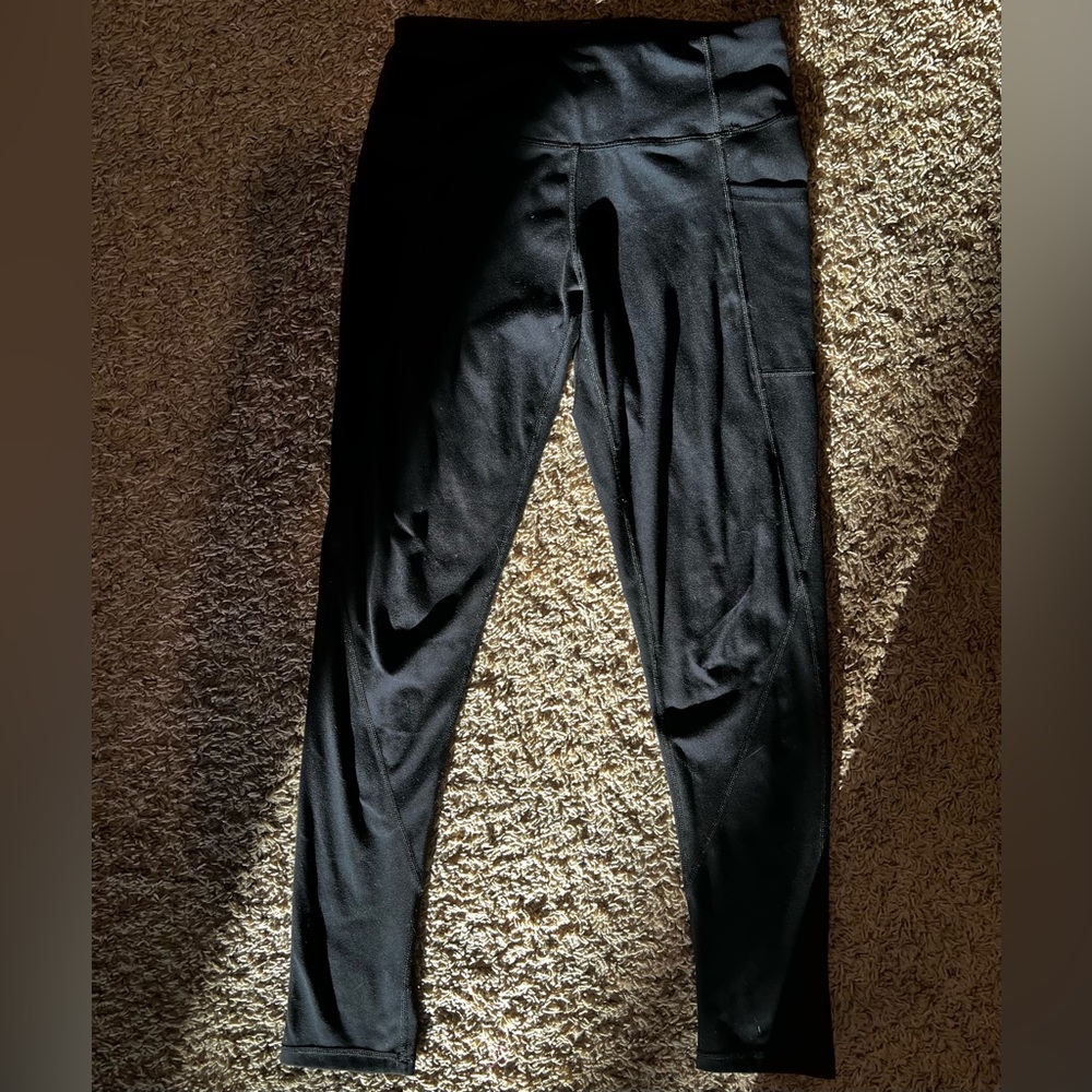 Black leggings with side pockets